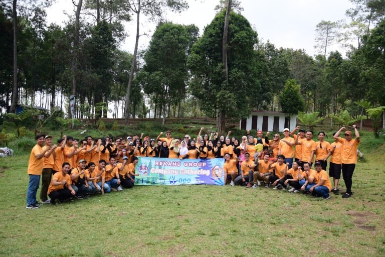 Company Gathering di Kebon Pines Cikole Lembang bersama REVAND GROUP