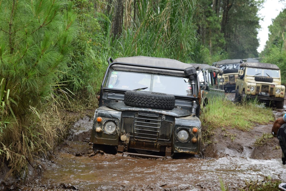 Wisata Offroad Jeep Garut Jadi Tantangan Seru di Kota Dodol, Yuk Ikutan
