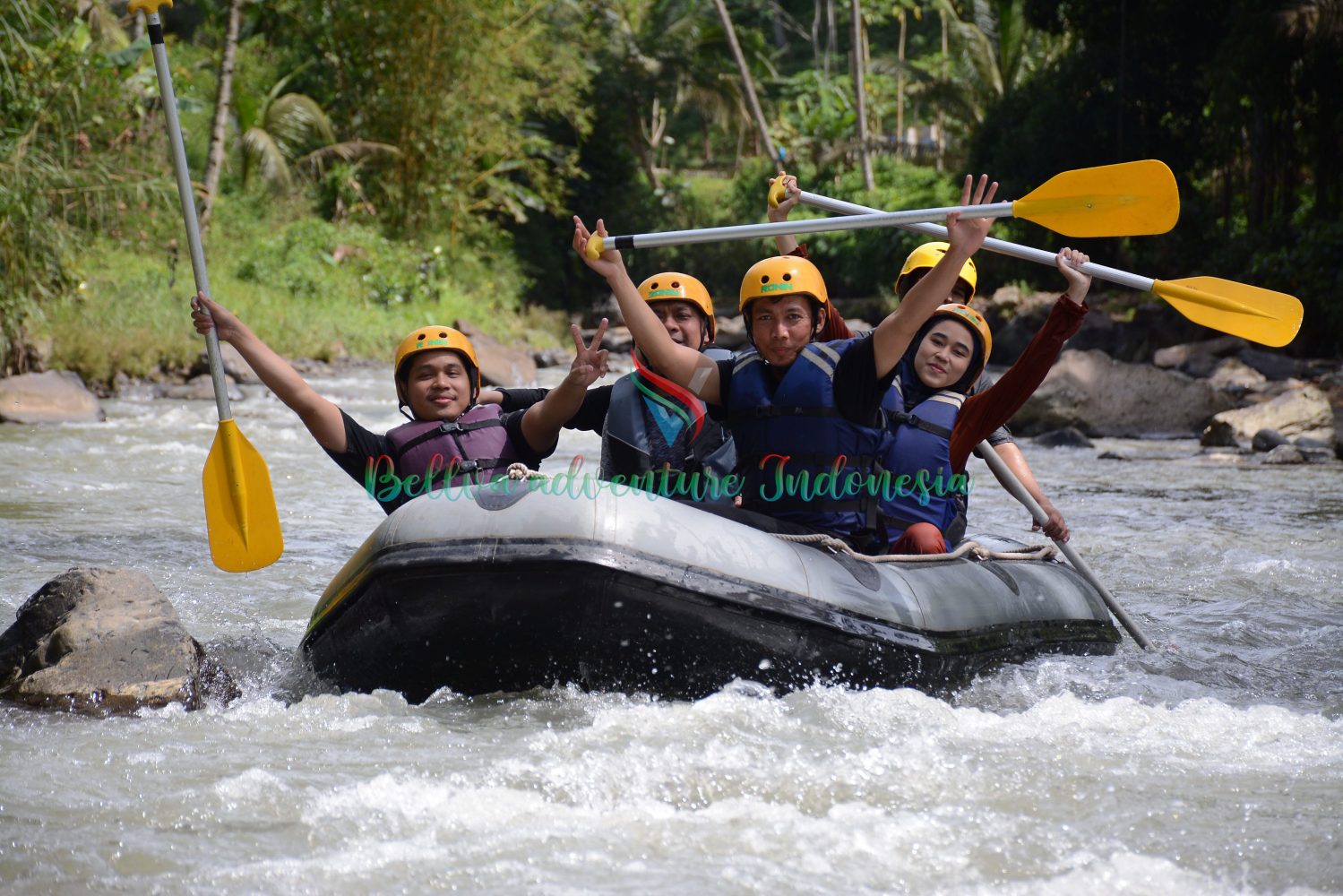 Outing Kantor Ini Beda Banget, Gabungin Outbound dan Rafting di Bandung!