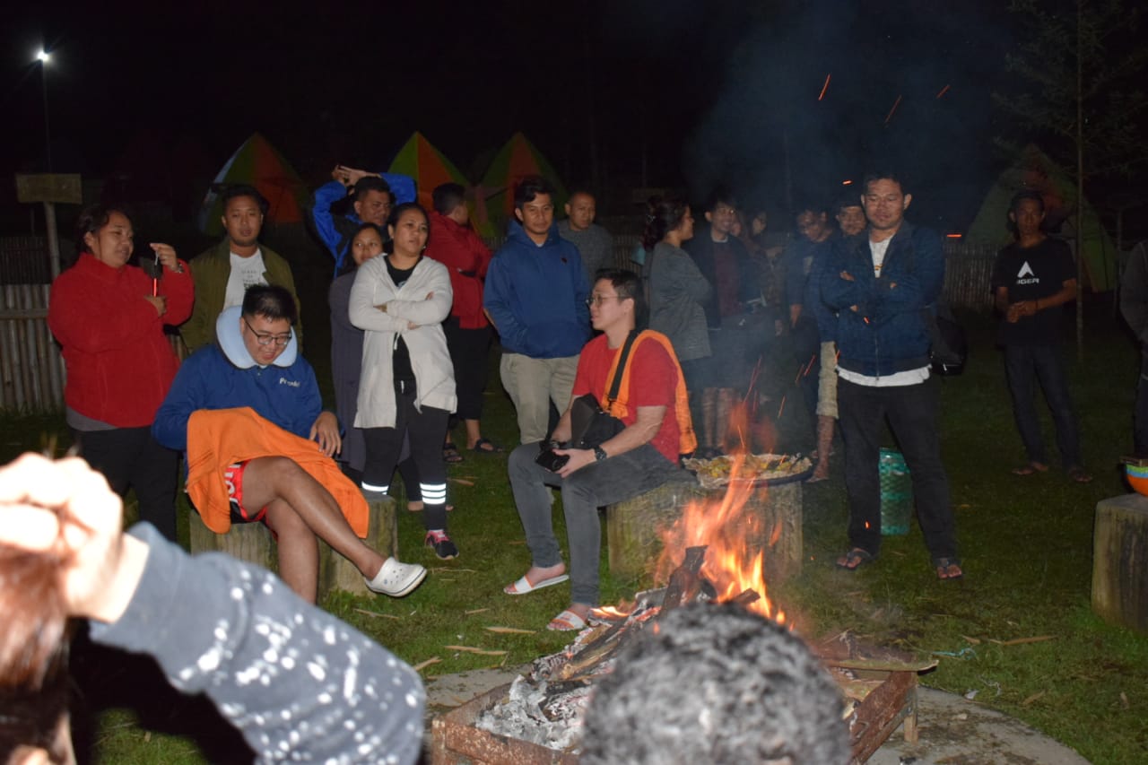 Outbound di Malam Hari, Pengalaman Unik yang Bikin Tim Perusahaan Makin Solid