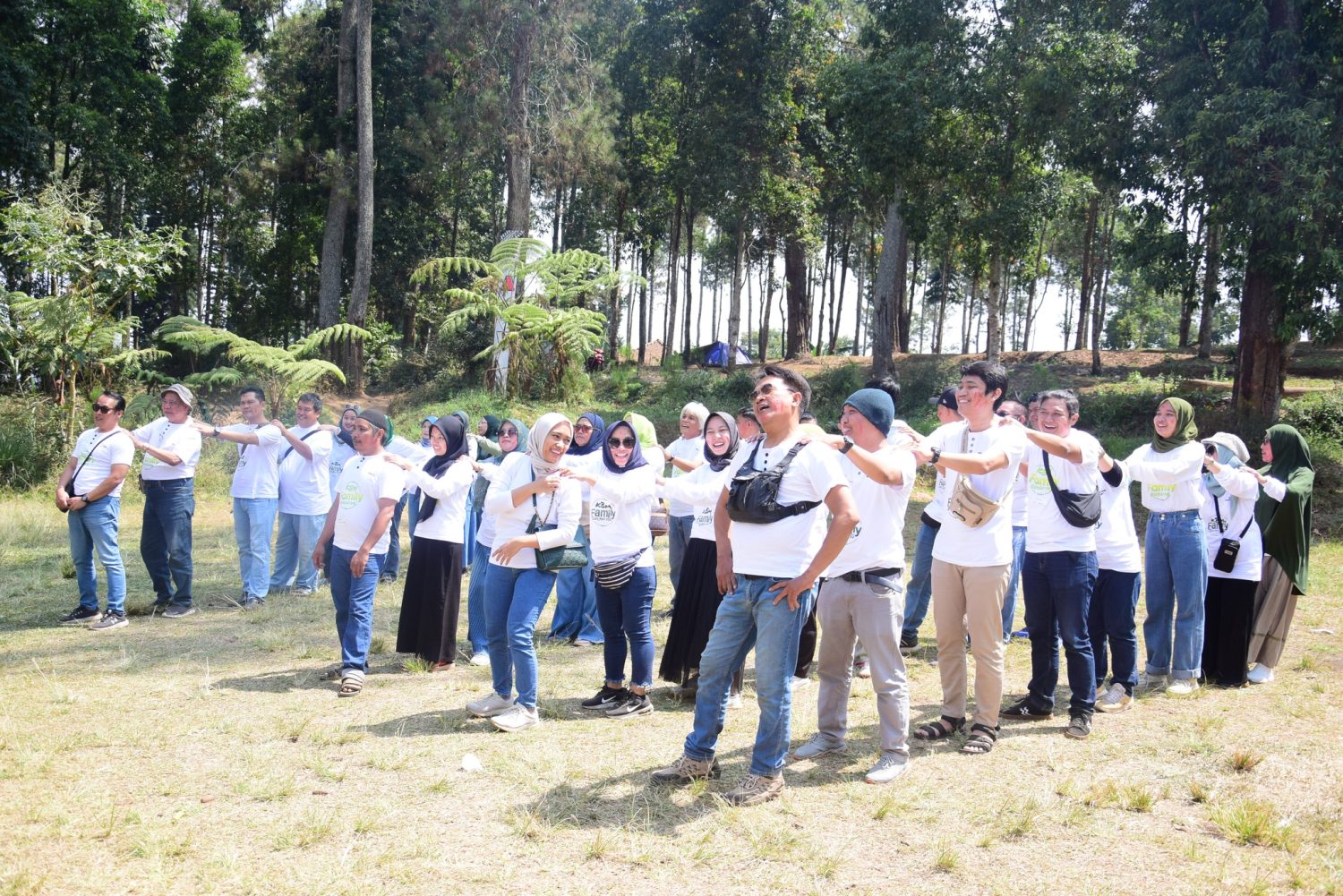 Family Gathering & Fun Games Team Building bersama Keluarga Besar Madsa'i di Kebon Pines Cikole