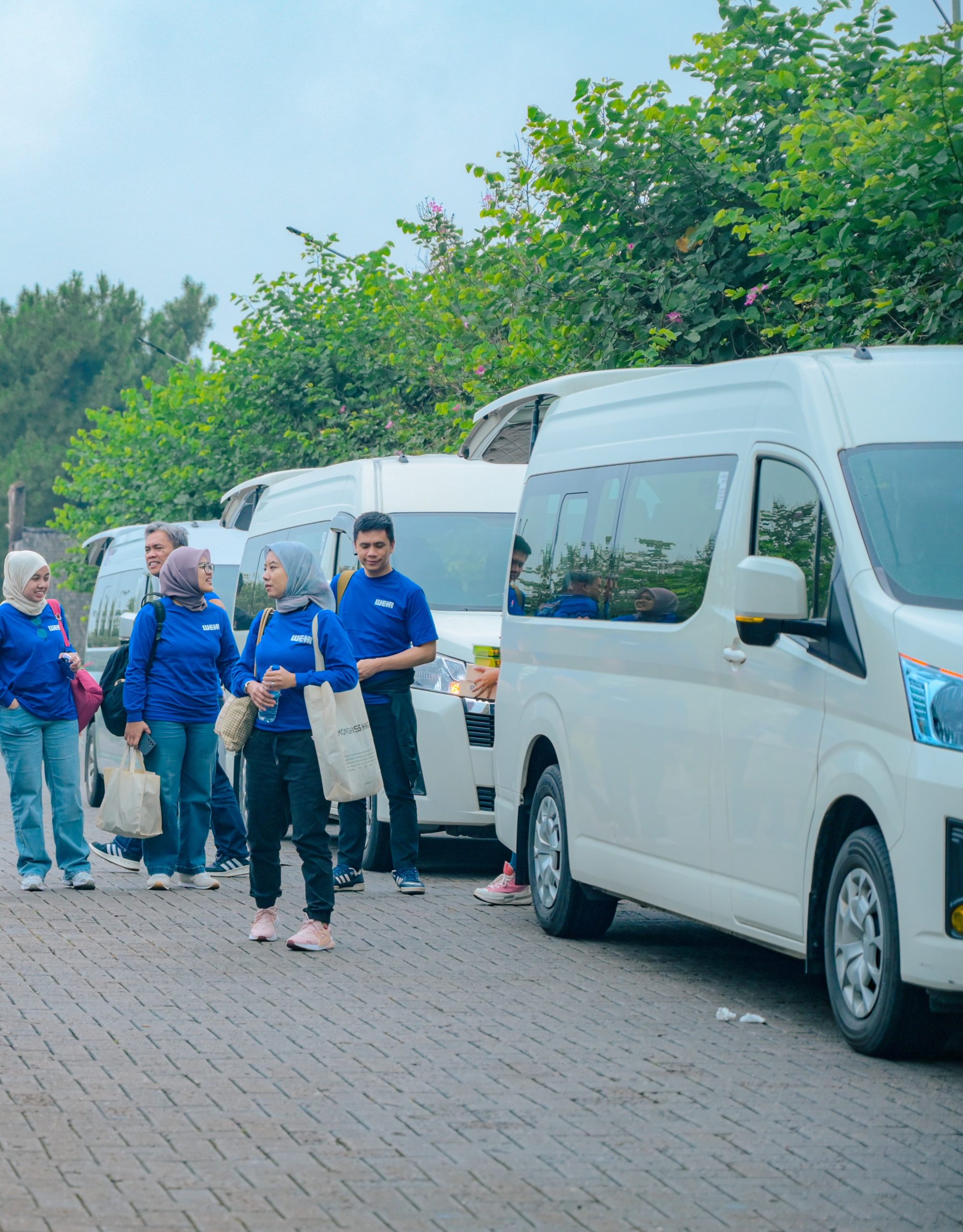 Berapa Sewa Hiace Bandung Per Hari? Jangan Sampai Salah Hitung Biaya Jalan-Jalannya