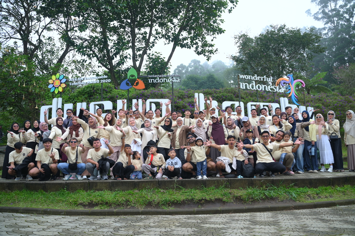 Mau Liburan Keluarga ke Bandung Jangan Sampai yang Capek Cuma Kamu, Cek Paket Wisata Rombongan Keluarga ini!
