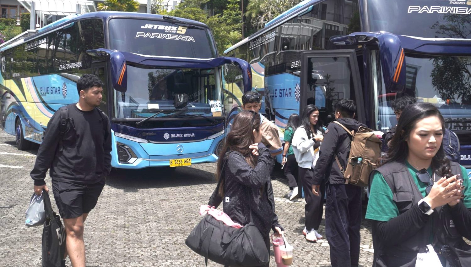 sewa bus pariwisata bandung.