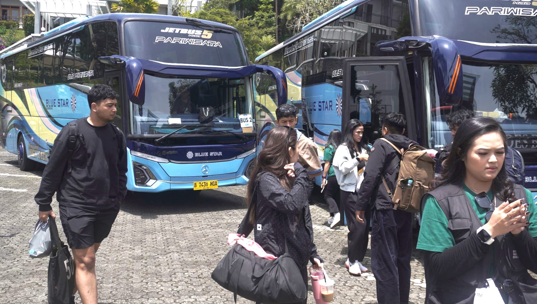 Sewa Bus Pariwisata untuk Reuni dan Arisan Saat Nostalgia Tidak Mau Ribet Urusan Kendaraan