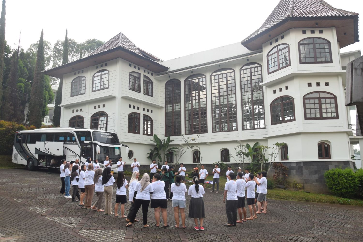 sewa bus pariwisata bandung