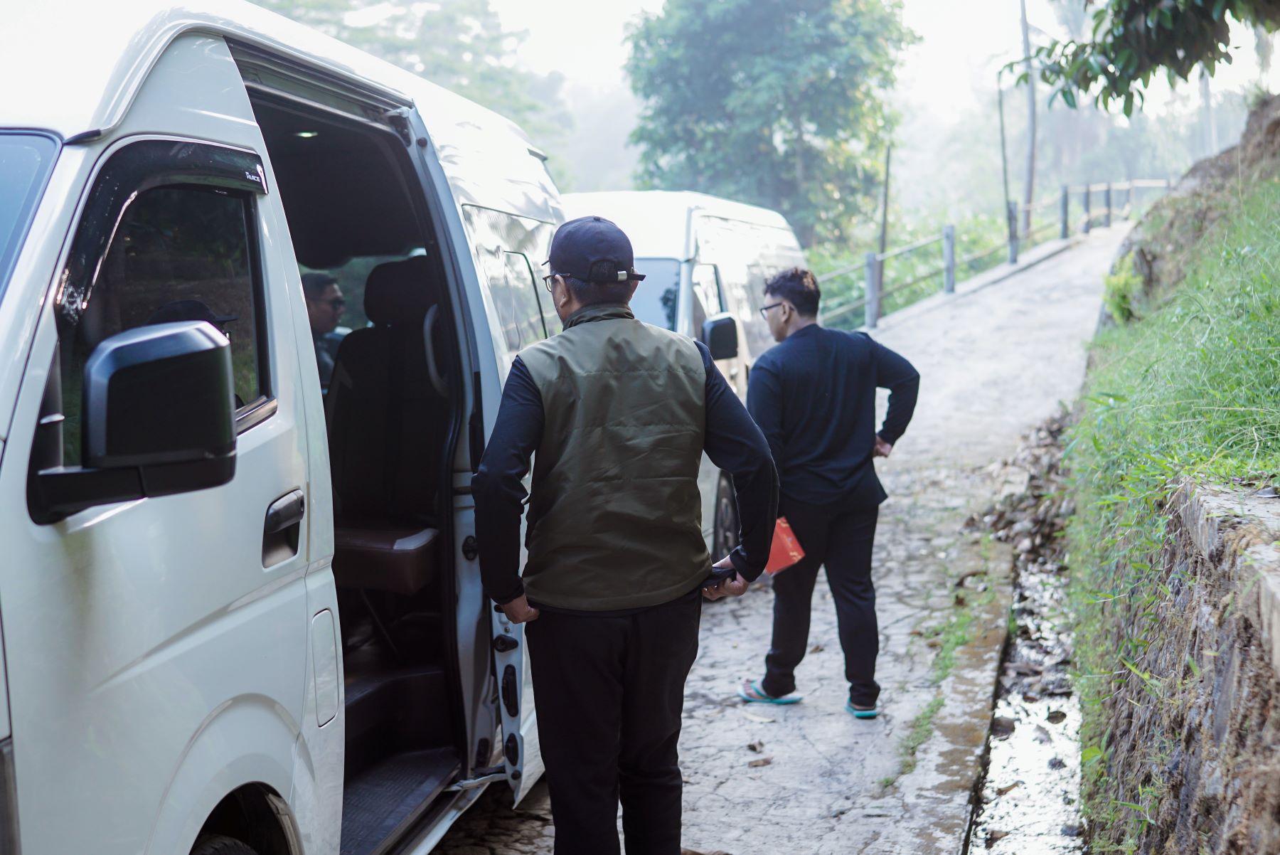 Sewa Hiace Bandung untuk Rombongan Wisata, Muat Banyak Biar Gak Ada yang Ketinggalan di Rest Area